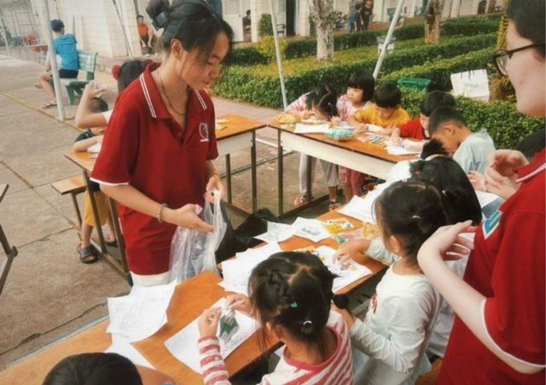 Noel không chỉ nhận quà, mà còn là sự sẻ chia.